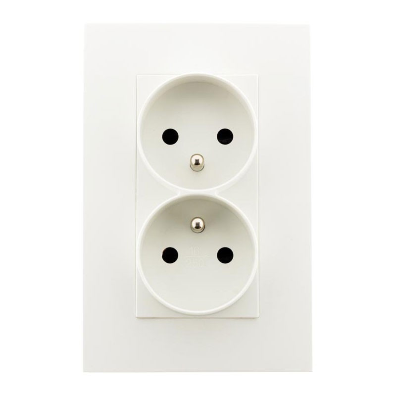 Double wall socket 2-pole + earth Clarys white + flush-mounted box D67